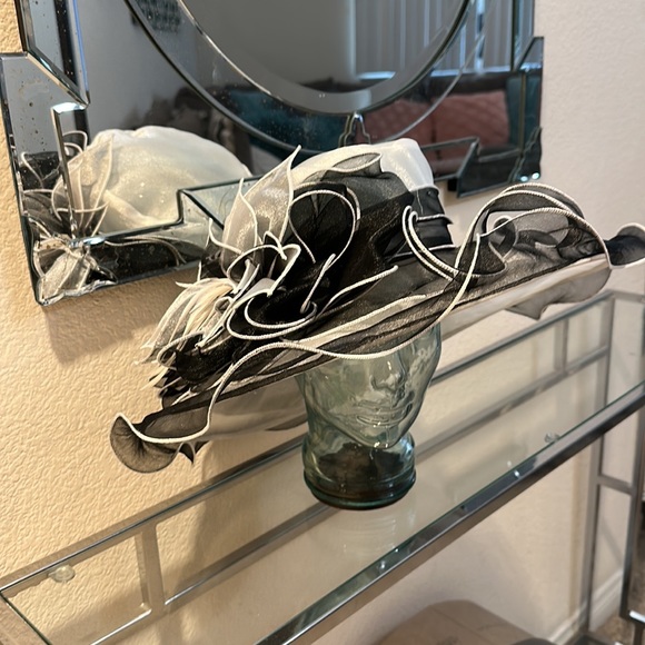 Beautiful Church Sunday Holiday Hat By Forbusite - Picture 4 of 13